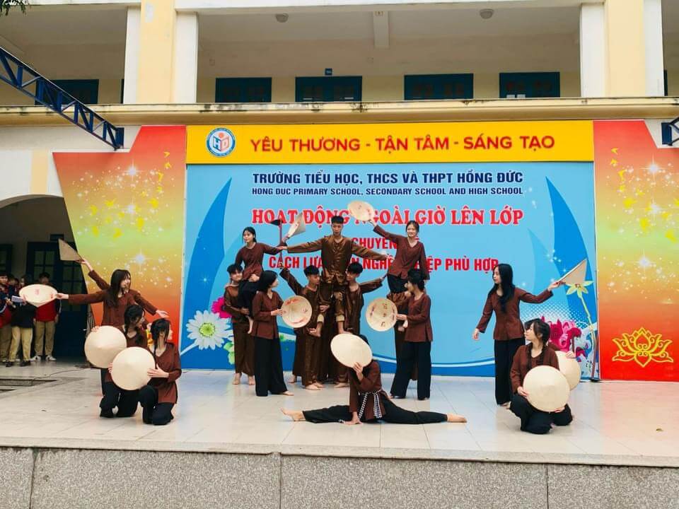 Dấu ấn chào cờ chuyên đề khối 10 năm học 2023- 2024