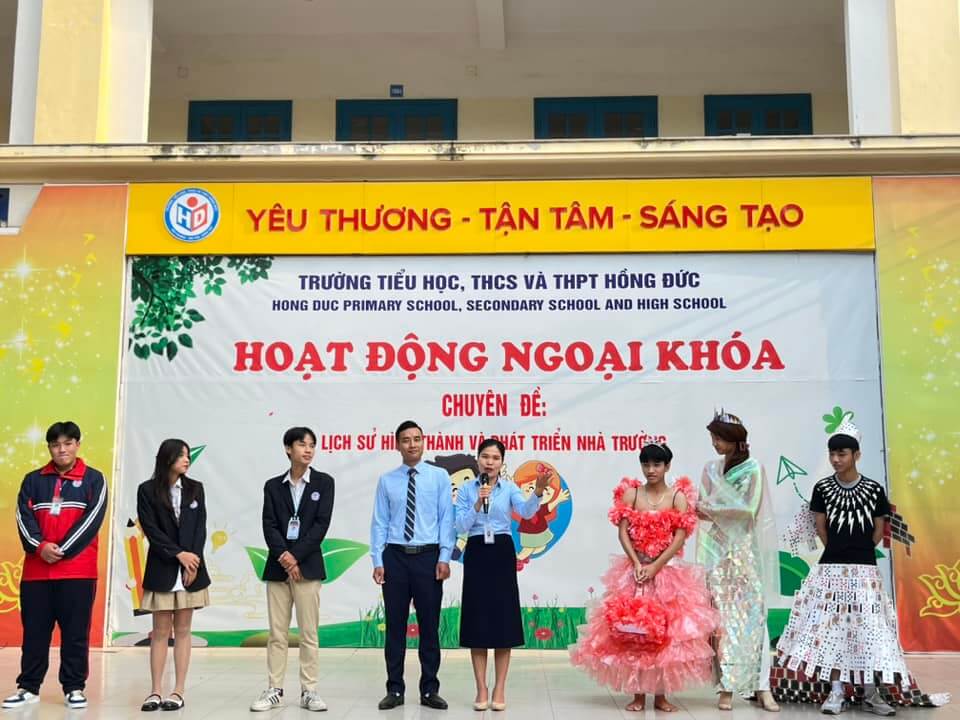 Chào cờ chuyên đề “Lịch sử và phát triển nhà trường”