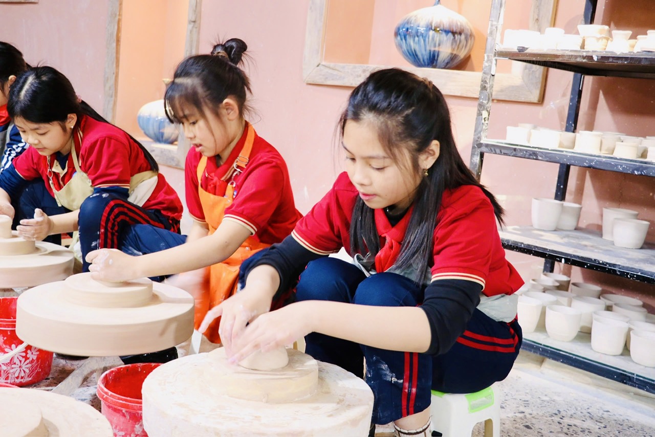 Trải nghiệm làng gốm Bát Tràng - Dấu ấn thời gian cùng khối Tiểu học BMS Hưng Yên