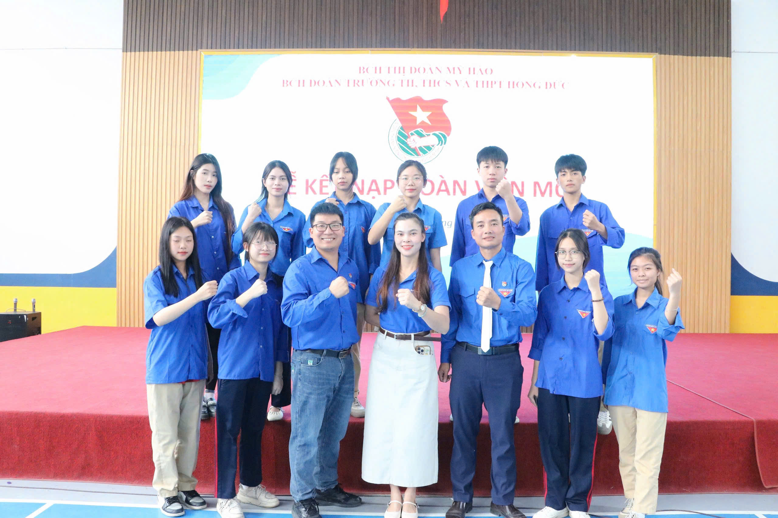 LỄ KẾT NẠP ĐOÀN VIÊN MỚI