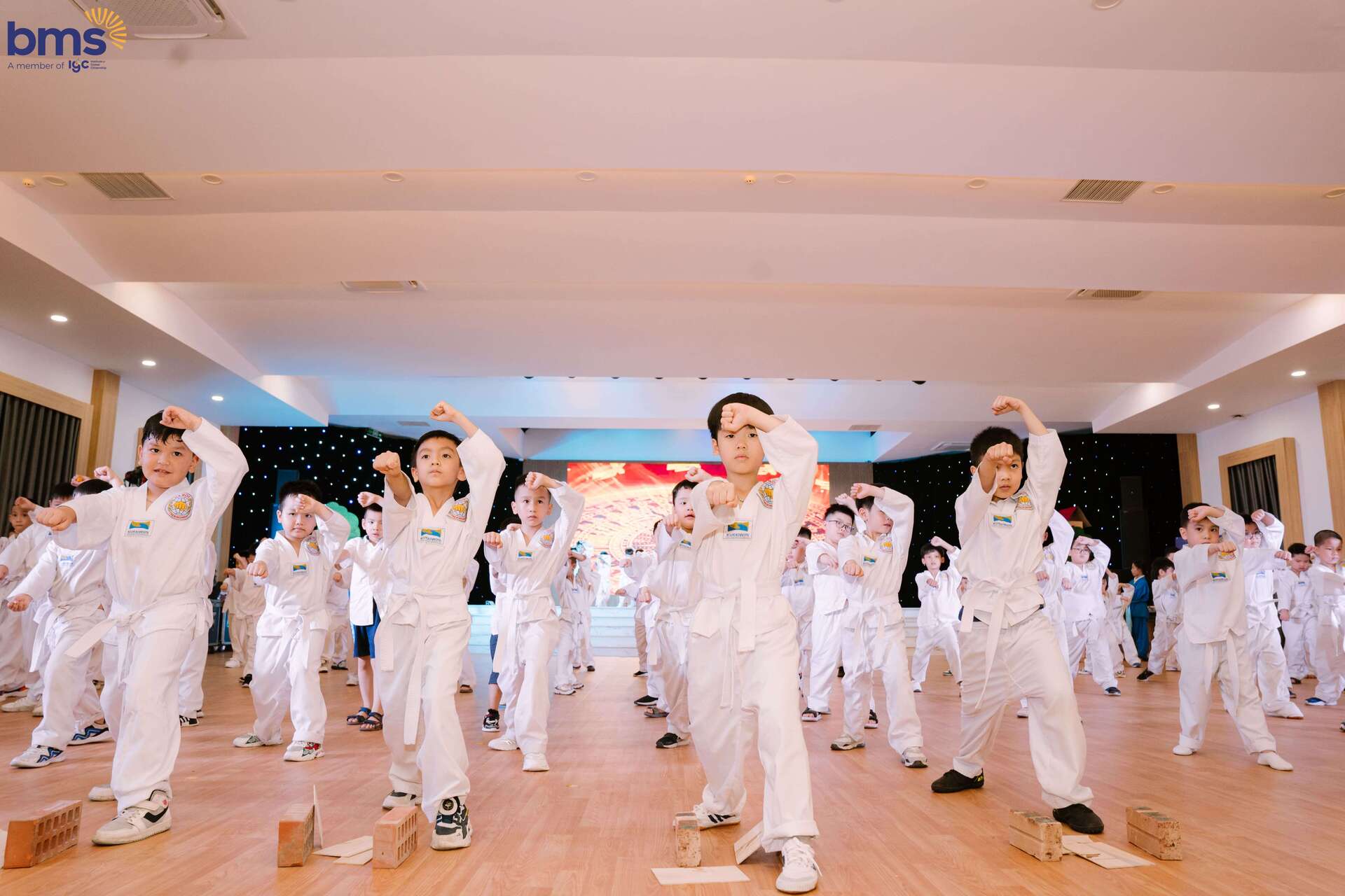 Chương trình  tăng cường